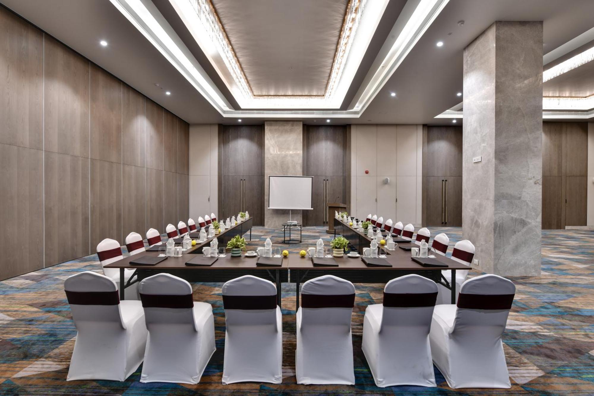 Hotel The Fern Residency, Gandhinagar Exterior foto